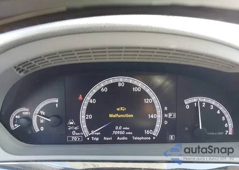 2013 Mercedes-Benz S 550 z USA, uszkodzony, nr VIN WDDNG7DB4DA502893